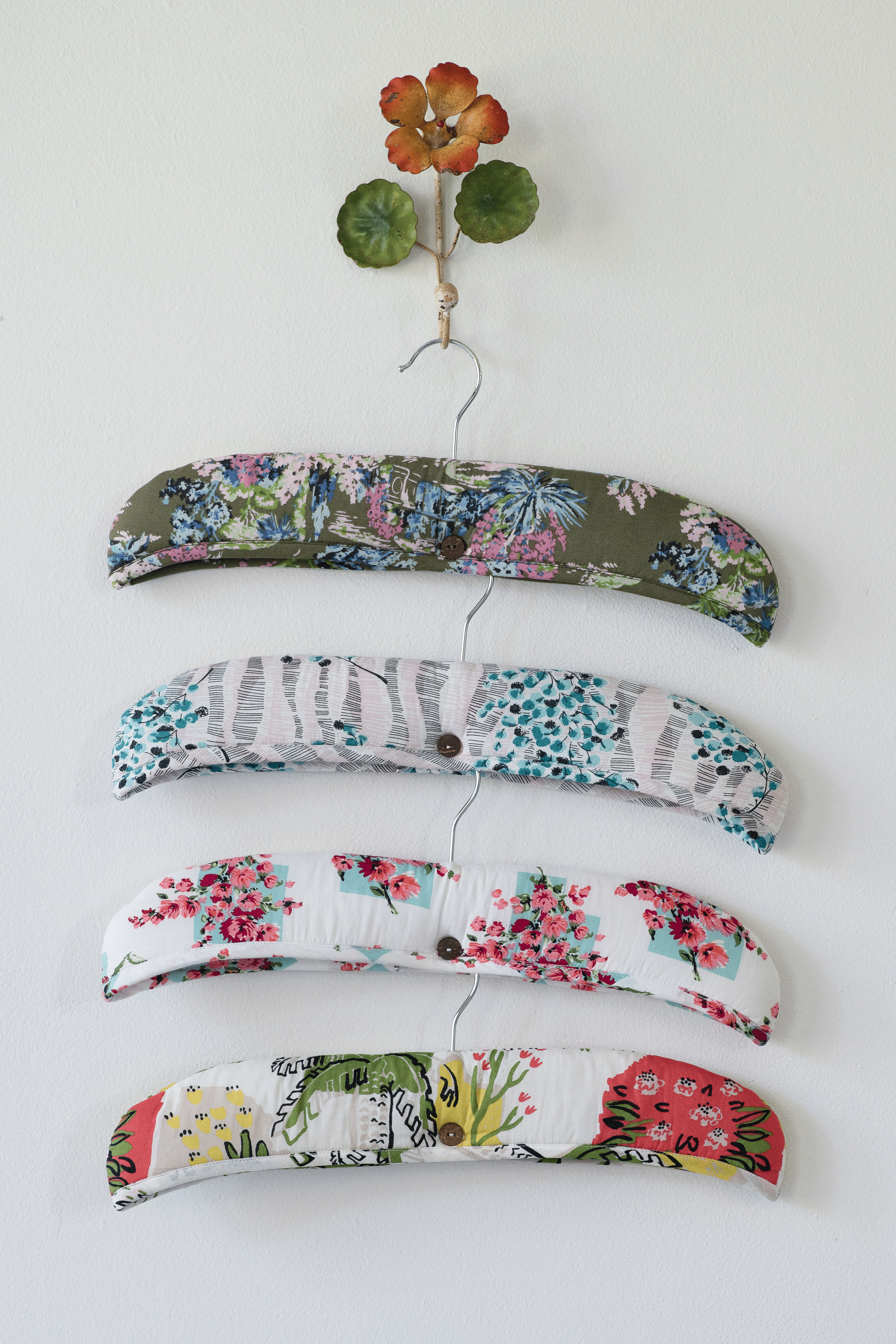 Coat Hanger in Geranium