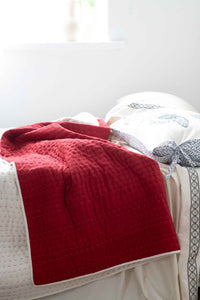 Red quilted blanket on bed, DSC0285_1