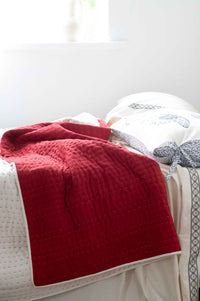 Red quilted blanket on bed, DSC0285_1