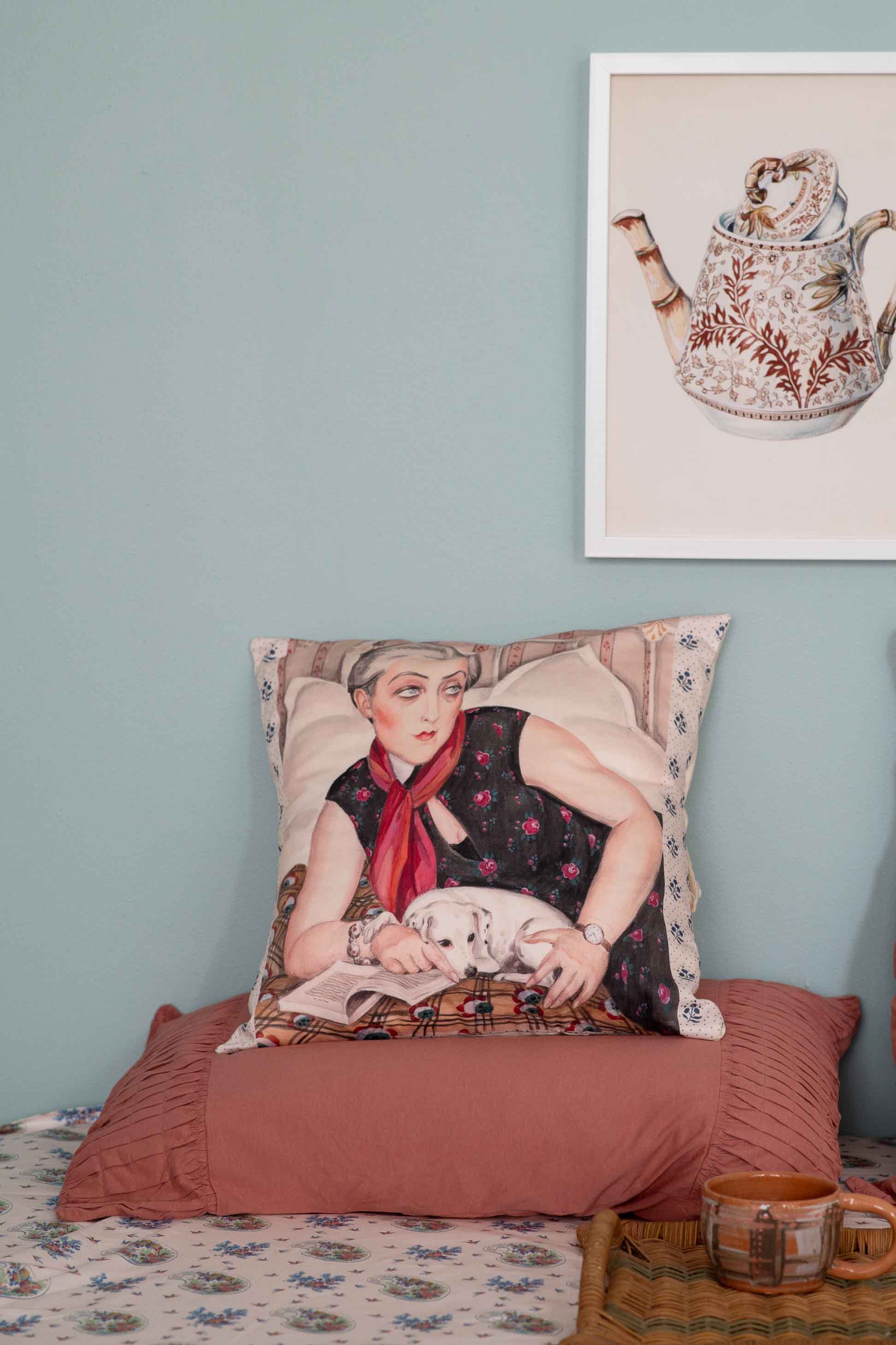 Woman & dog pillow art on bed, DSC9541