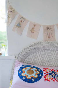Flower girls garland & astral pillowcase set