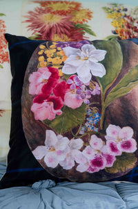 Flower study pillowcase set with floral design