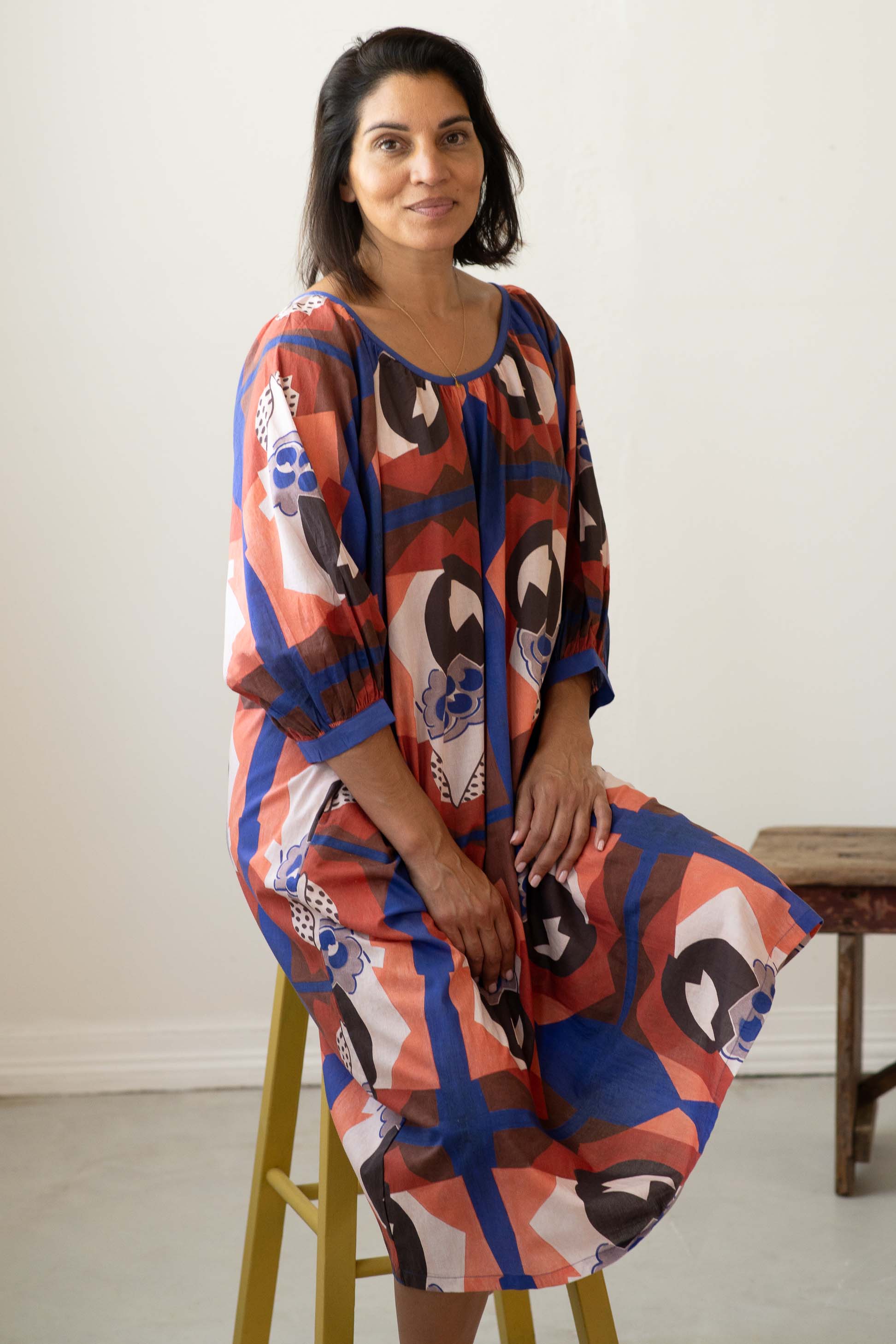 Hetti in patterned dress, DSC6192