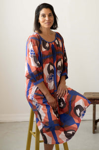 Hetti in patterned dress, DSC6192