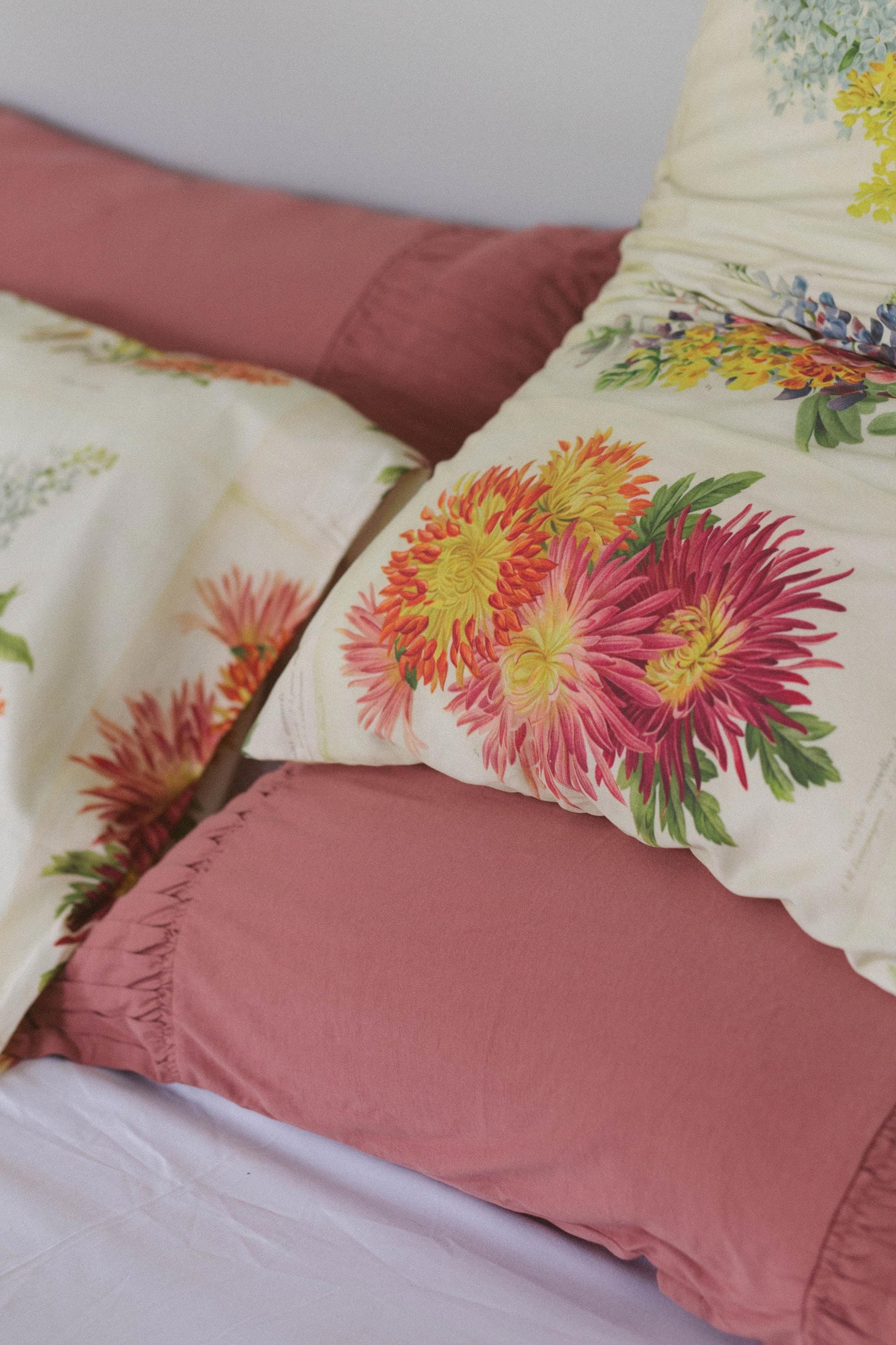 Horticole Cedar pillowcase set with floral design
