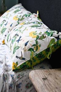 Hummingbird pillowcase set with floral pattern