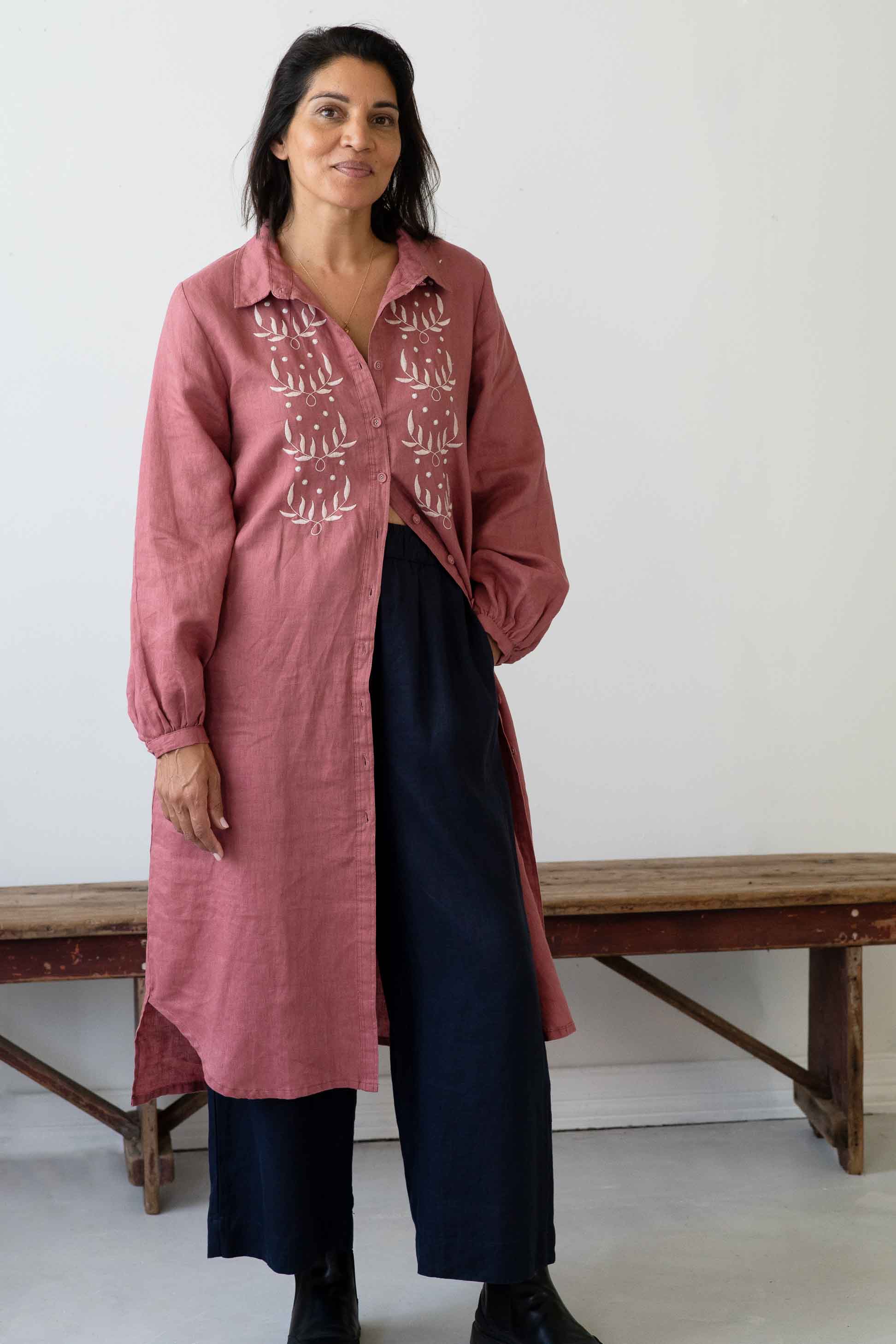 Woman in IvyDressRosewoodTessaDarkNavy dress and navy pants.
