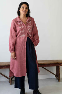 Woman in IvyDressRosewoodTessaDarkNavy dress and navy pants.