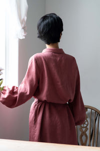 Ivy Dress Rosewood, woman in rose-colored linen dress