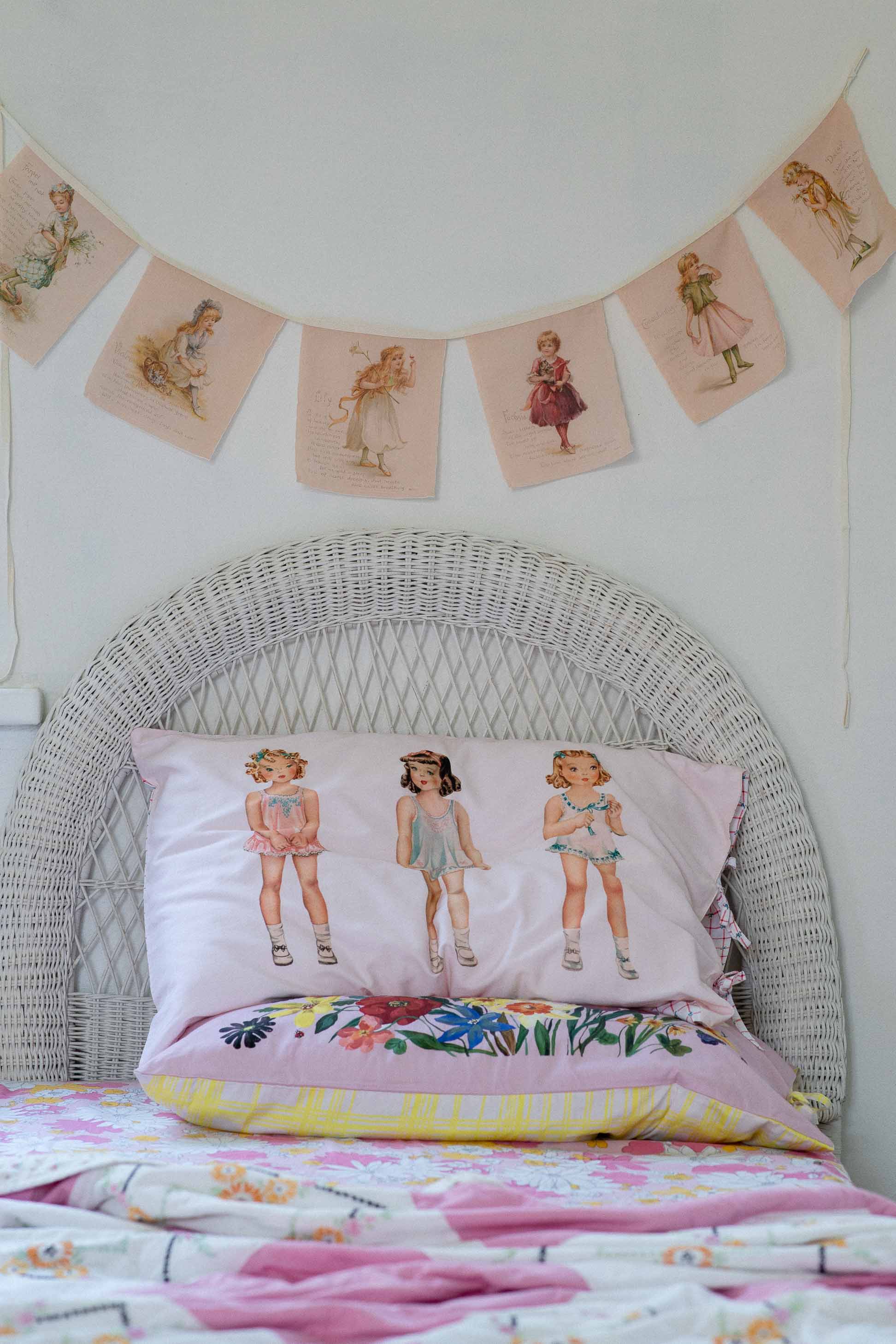 Pillowcase set with flower garland & doll illustrations