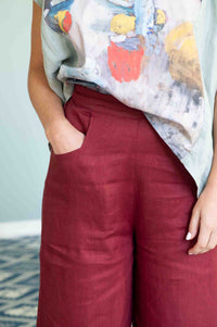 Ollie's dark red Peggy pants, still life image
