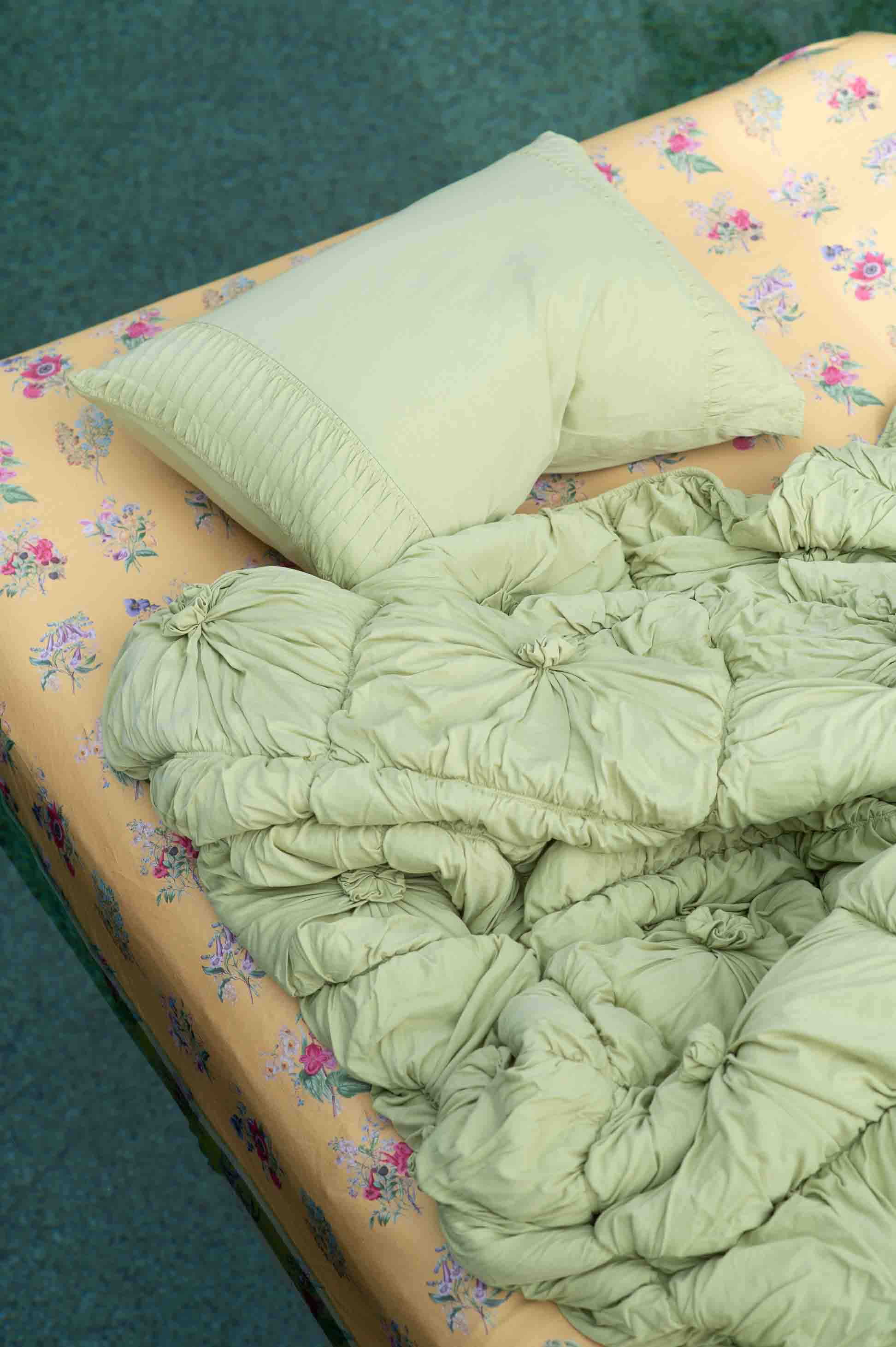 Rosette Green Tea Summerland Sheets with a green pillow and quilt