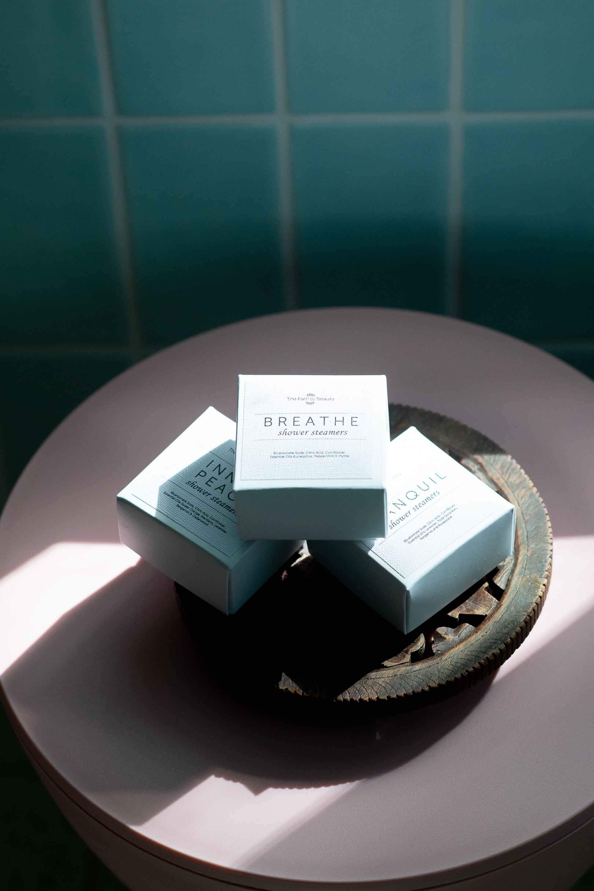 Shower steamers Breathe on a pink table