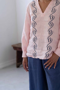 Simona Top Ollie Indigo, Pink linen shirt with indigo embroidery