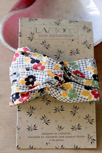 Daisy floral turban headband on display