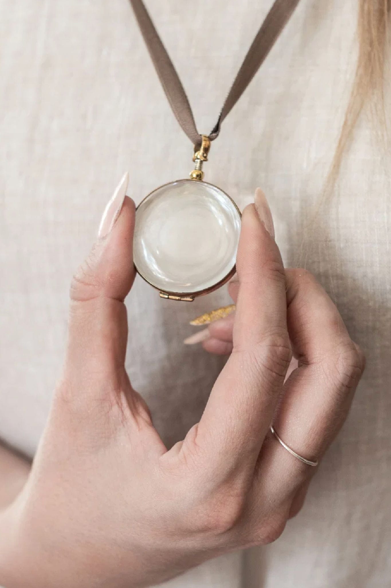 Rock Crystal Locket Round lge