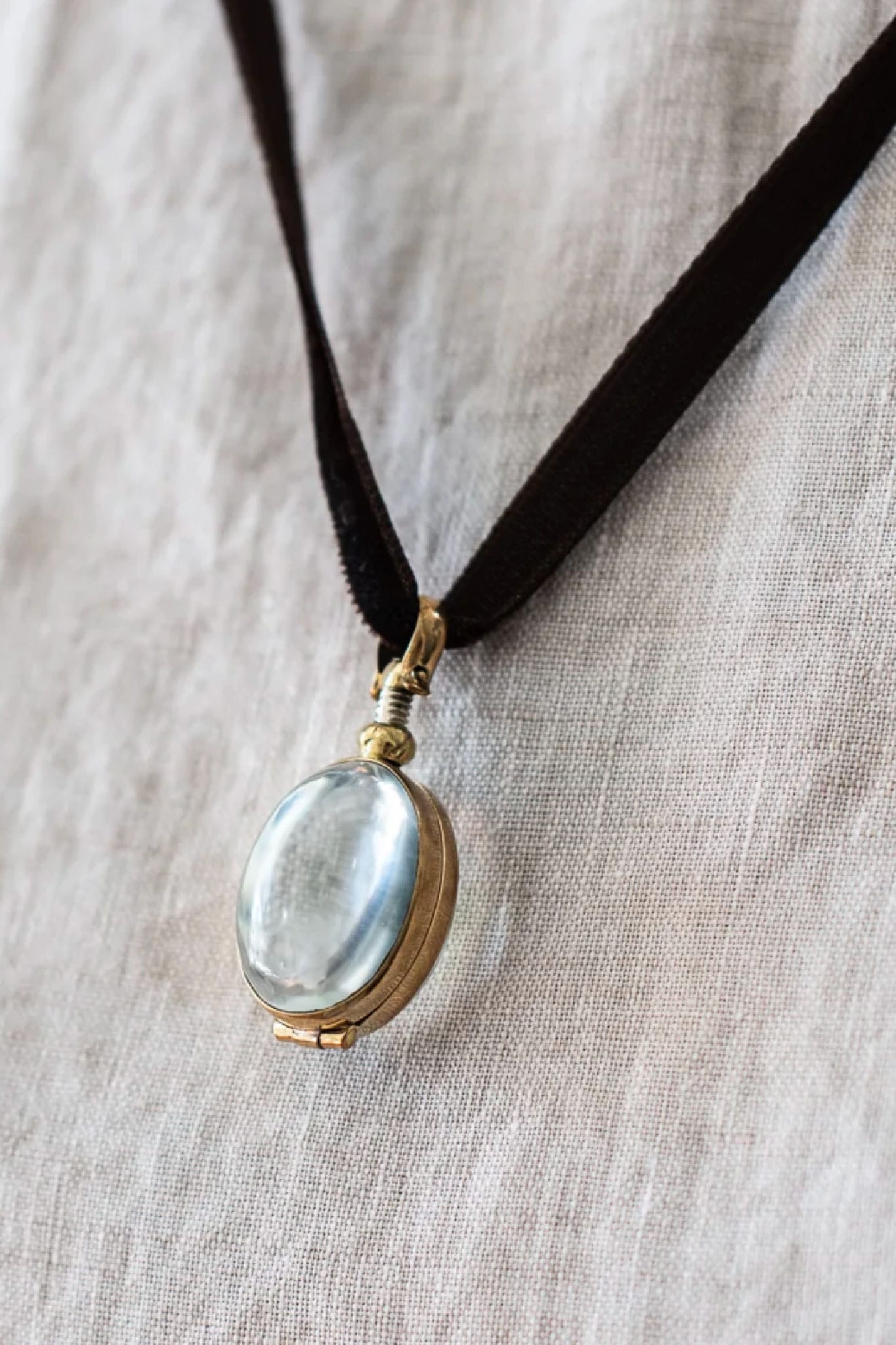 Rock Crystal Locket Oval sml
