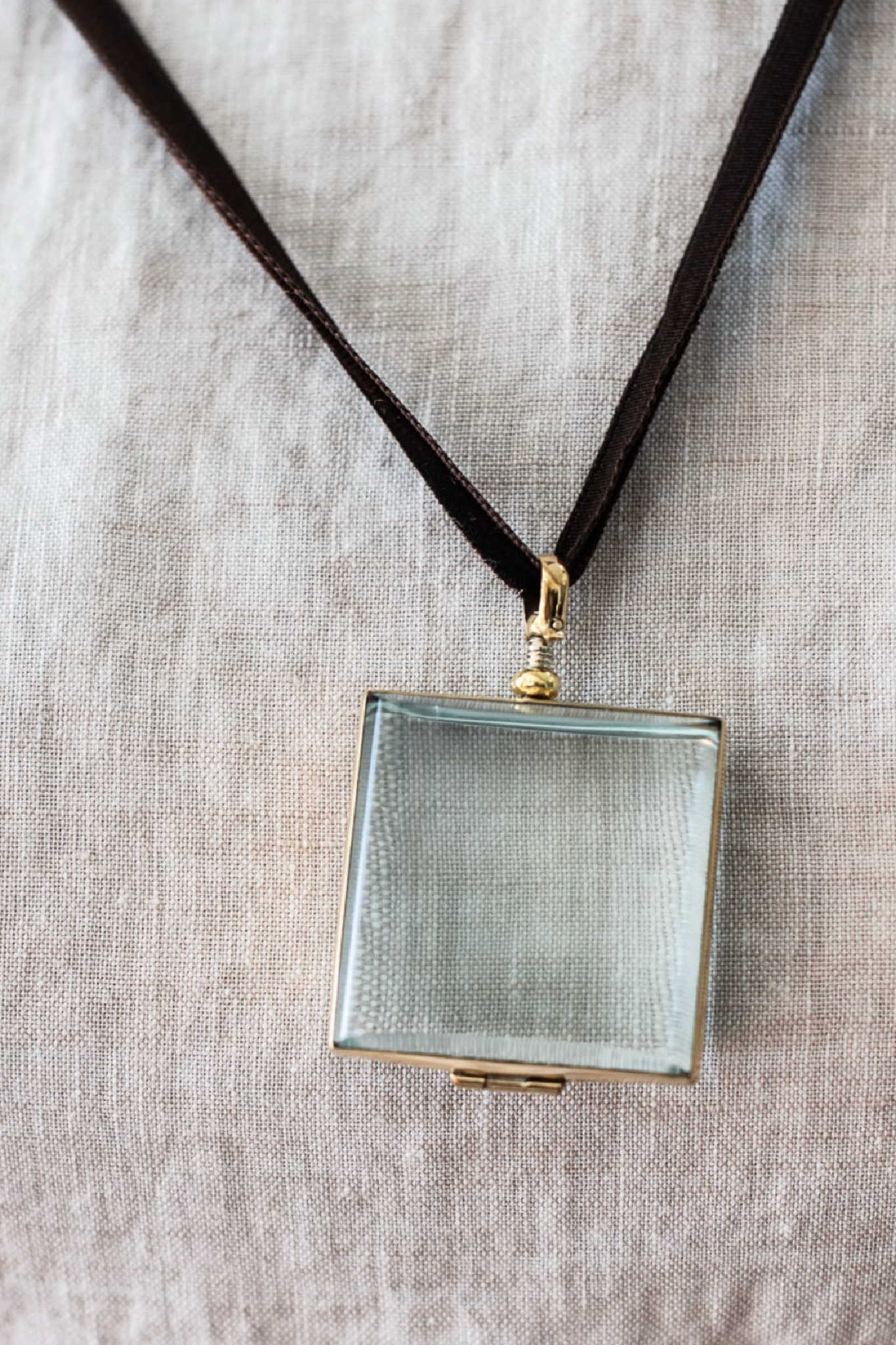 Rock Crystal Locket Square med